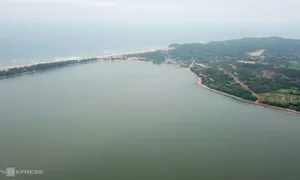Ghe lật giữa đầm An Khê, vợ chồng tử vong
